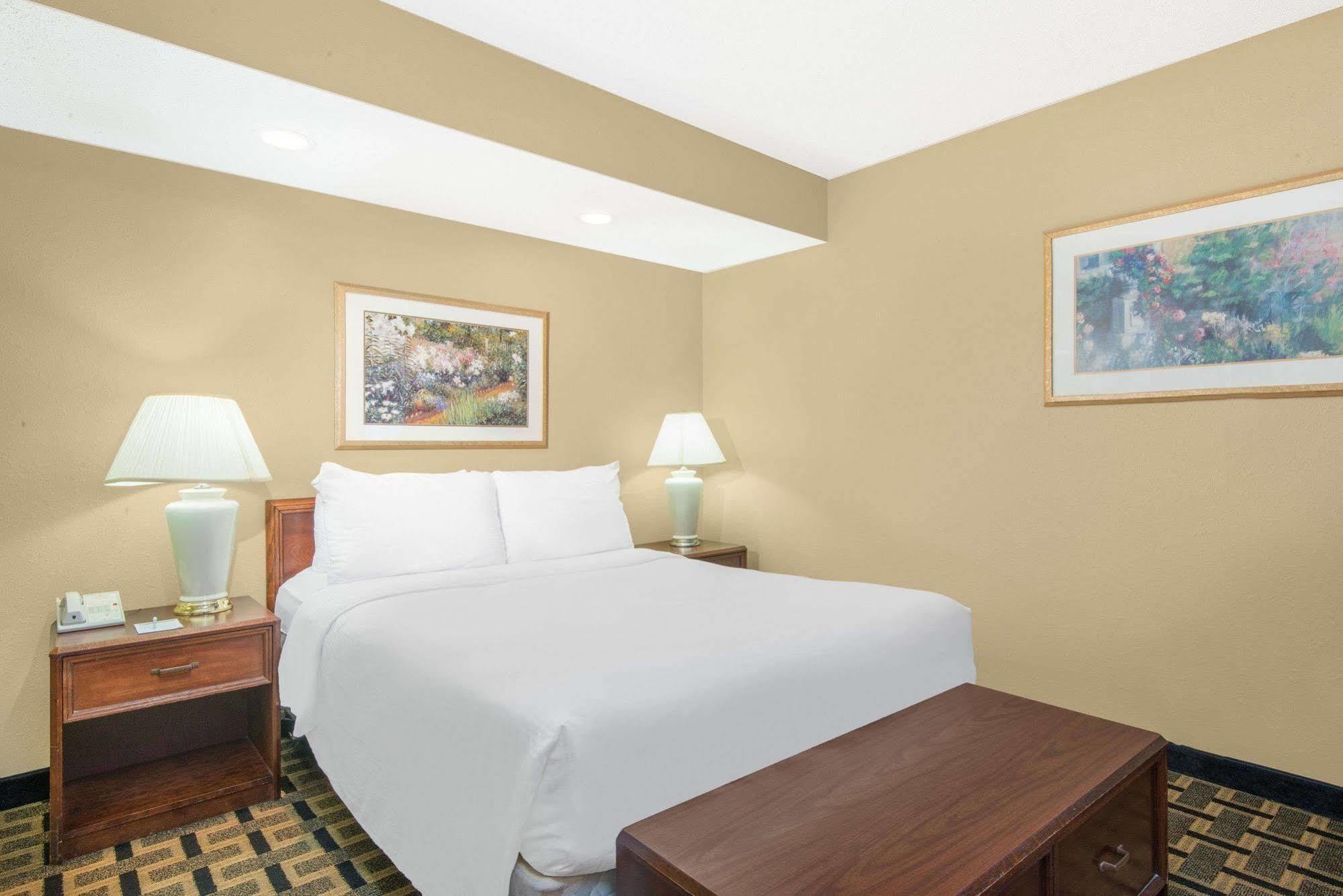Hawthorn Extended Stay By Wyndham Wichita Dış mekan fotoğraf